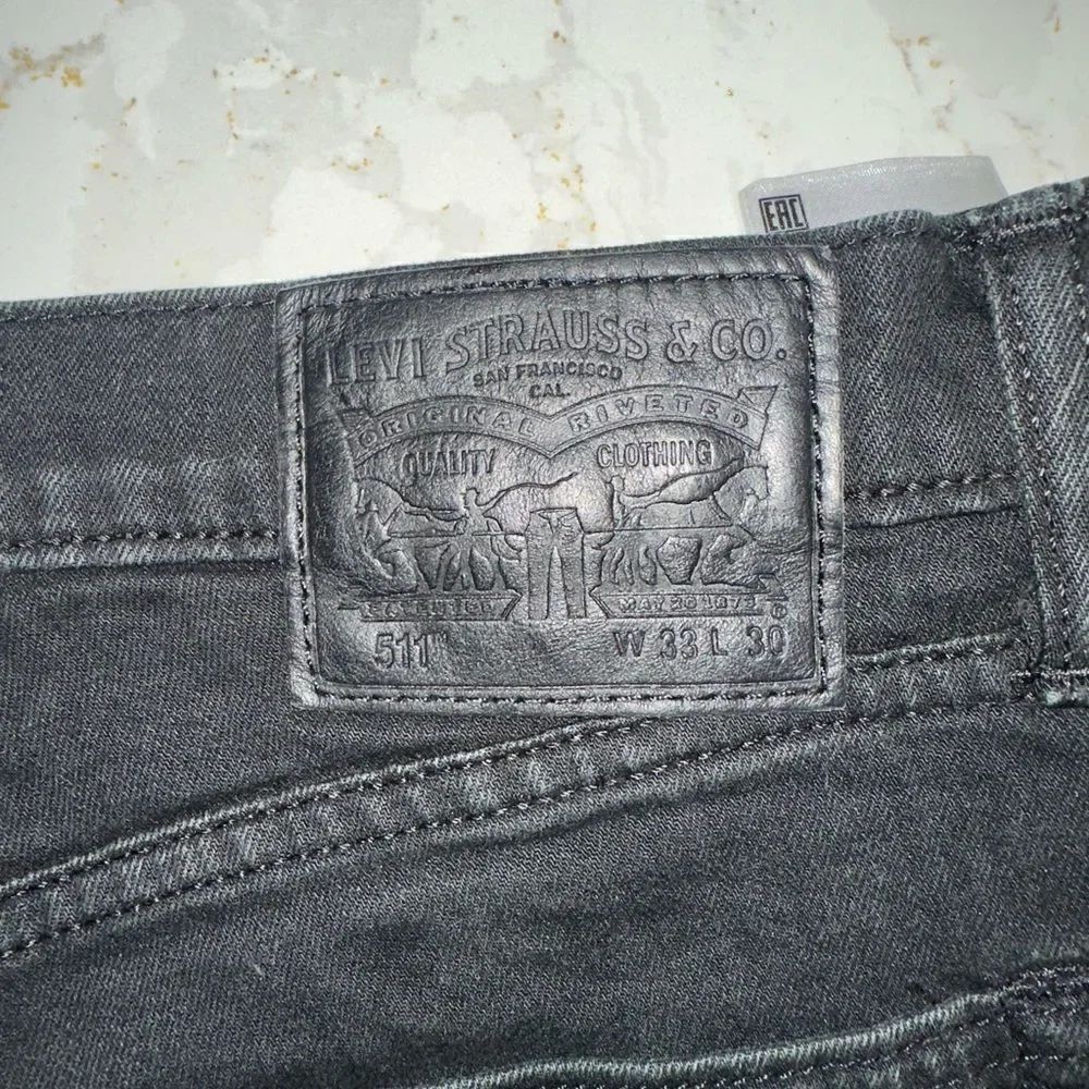Men’s Distressed Levi’s - Picture 5 of 7